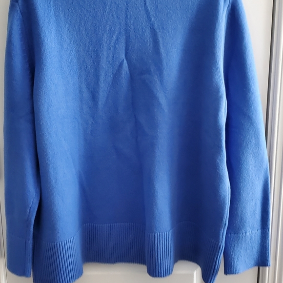 Banana Republic Ladies Crew Sweater - Picture 2 of 4